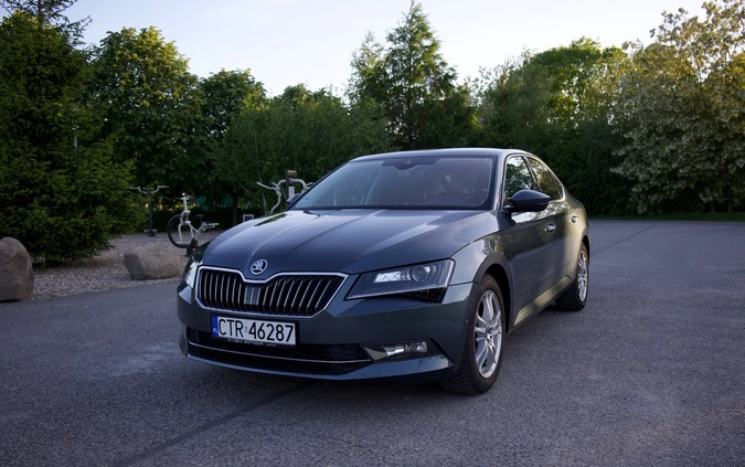 Skoda Superb cena 64500 przebieg: 109000, rok produkcji 2015 z Chełmża małe 172